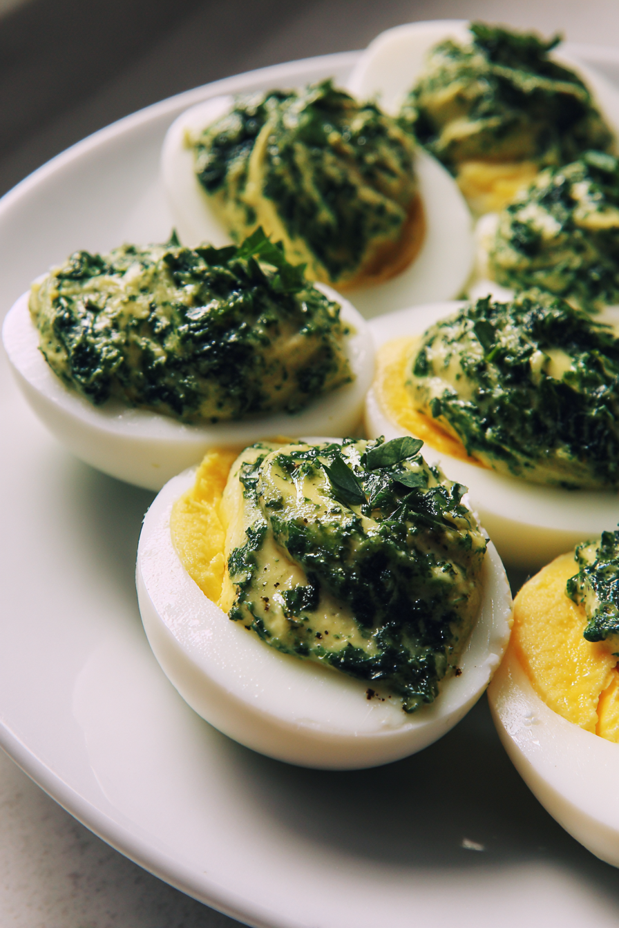 keto creamy basil egg halves